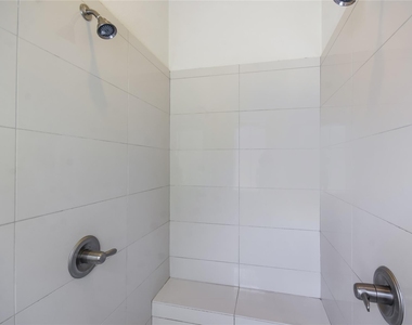 18400 Lakepoint Cv - Photo Thumbnail 18