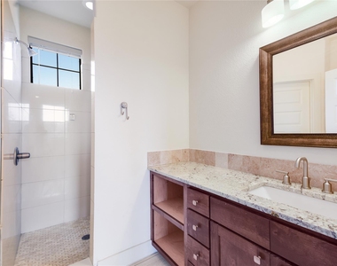18400 Lakepoint Cv - Photo Thumbnail 27