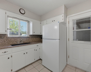 5704 Cedardale Dr - Photo Thumbnail 7