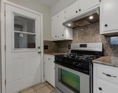 5704 Cedardale Dr - Photo Thumbnail 9