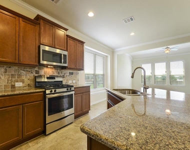 2617 Creeping Vine Ct - Photo Thumbnail 8