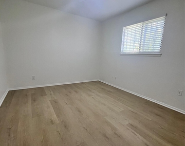 6005 Cameron Rd - Photo Thumbnail 10