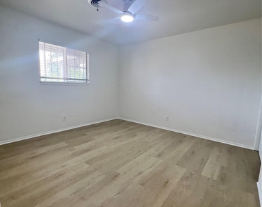 6005 Cameron Rd - Photo Thumbnail 11