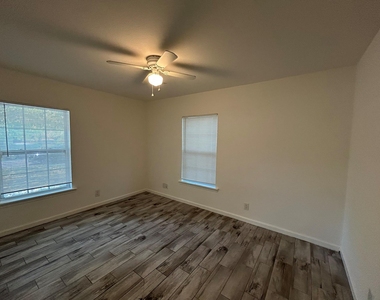 6512 Linda Ln - Photo Thumbnail 10