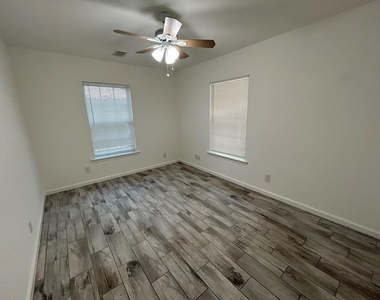 6512 Linda Ln - Photo Thumbnail 11