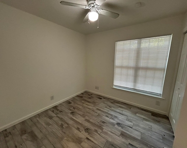 6512 Linda Ln - Photo Thumbnail 9