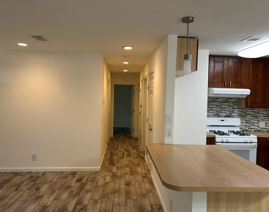 6512 Linda Ln - Photo Thumbnail 7