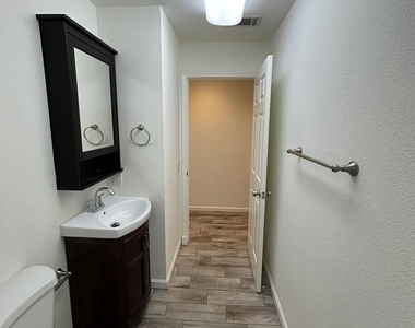 6512 Linda Ln - Photo Thumbnail 8