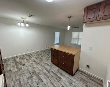 6512 Linda Ln - Photo Thumbnail 2