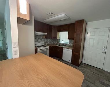 6512 Linda Ln - Photo Thumbnail 4