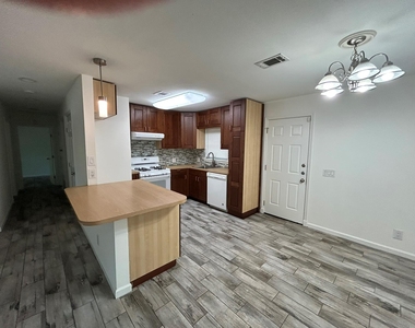 6512 Linda Ln - Photo Thumbnail 3