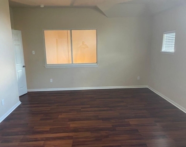 103 Payne Stewart Dr - Photo Thumbnail 4