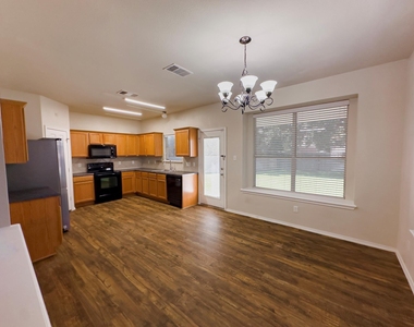 320 Peanut Dr - Photo Thumbnail 4