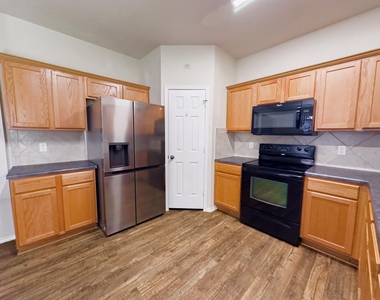 320 Peanut Dr - Photo Thumbnail 3