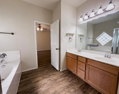 320 Peanut Dr - Photo Thumbnail 8