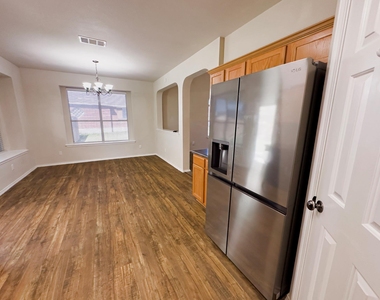 320 Peanut Dr - Photo Thumbnail 5