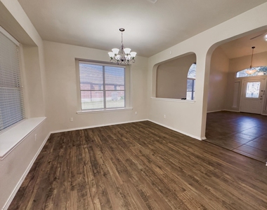 320 Peanut Dr - Photo Thumbnail 2