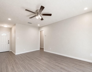 412 Craddock Ave - Photo Thumbnail 1