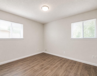412 Craddock Ave - Photo Thumbnail 7