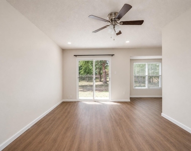 412 Craddock Ave - Photo Thumbnail 3
