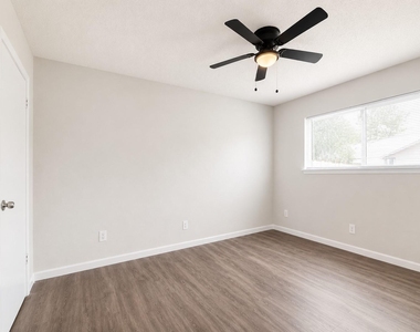 412 Craddock Ave - Photo Thumbnail 9