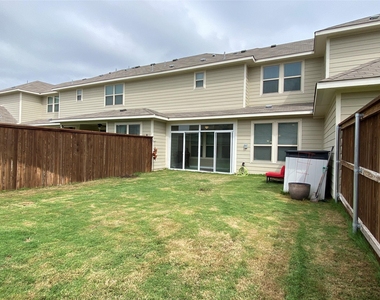 351 Madison Oaks Ave - Photo Thumbnail 14