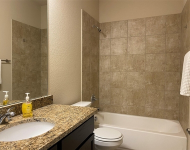 351 Madison Oaks Ave - Photo Thumbnail 7