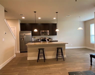 351 Madison Oaks Ave - Photo Thumbnail 15