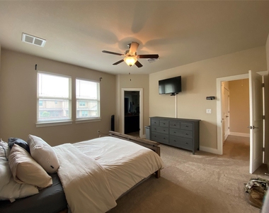 351 Madison Oaks Ave - Photo Thumbnail 3