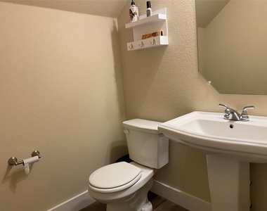 351 Madison Oaks Ave - Photo Thumbnail 12
