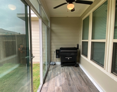 351 Madison Oaks Ave - Photo Thumbnail 16