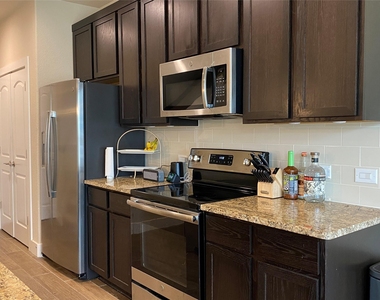 351 Madison Oaks Ave - Photo Thumbnail 10