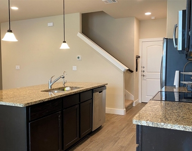 351 Madison Oaks Ave - Photo Thumbnail 35