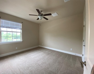 351 Madison Oaks Ave - Photo Thumbnail 19