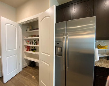351 Madison Oaks Ave - Photo Thumbnail 8