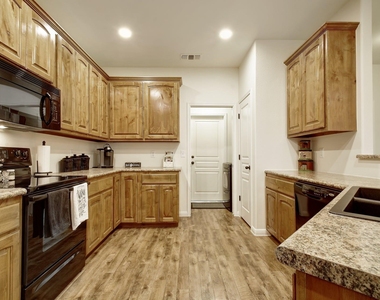 2251 Hazelwood Dr - Photo Thumbnail 5