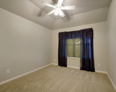 2251 Hazelwood Dr - Photo Thumbnail 15