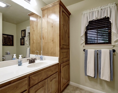 2251 Hazelwood Dr - Photo Thumbnail 17