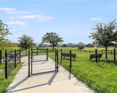 127 Plumbago Loop - Photo Thumbnail 36