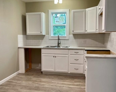 806 Central Ave - Photo Thumbnail 2