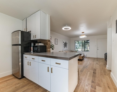 300 Crockett St - Photo Thumbnail 6