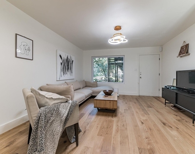 300 Crockett St - Photo Thumbnail 3