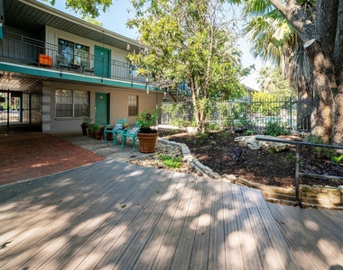 300 Crockett St - Photo Thumbnail 22