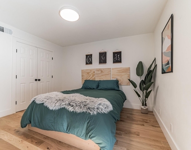 300 Crockett St - Photo Thumbnail 14