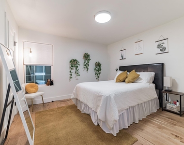 300 Crockett St - Photo Thumbnail 10
