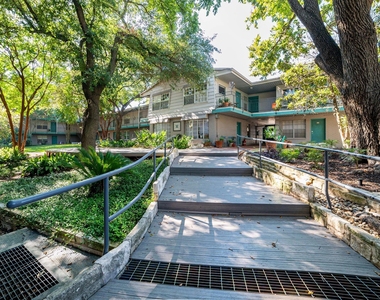 300 Crockett St - Photo Thumbnail 25