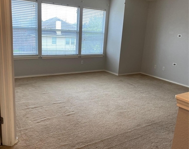 11541 Sunny Creek Ln - Photo Thumbnail 15