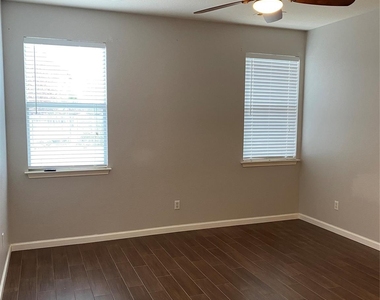 11541 Sunny Creek Ln - Photo Thumbnail 12