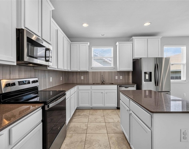 324 E Broade St - Photo Thumbnail 2