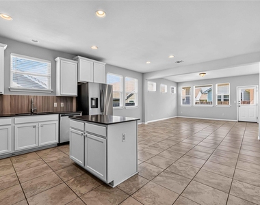324 E Broade St - Photo Thumbnail 4